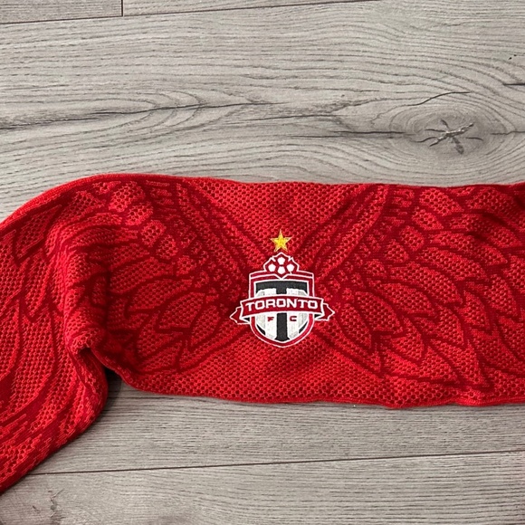 Toronto FC 2018 Membership Scarf - Picture 3 of 5